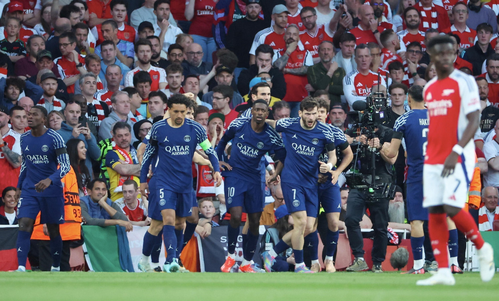 皇家马德里在圣马梅斯胜利后的录像：激情与荣耀的完美展现（皇马圣马梅斯凯旋视频：热血与荣光的极致呈现）