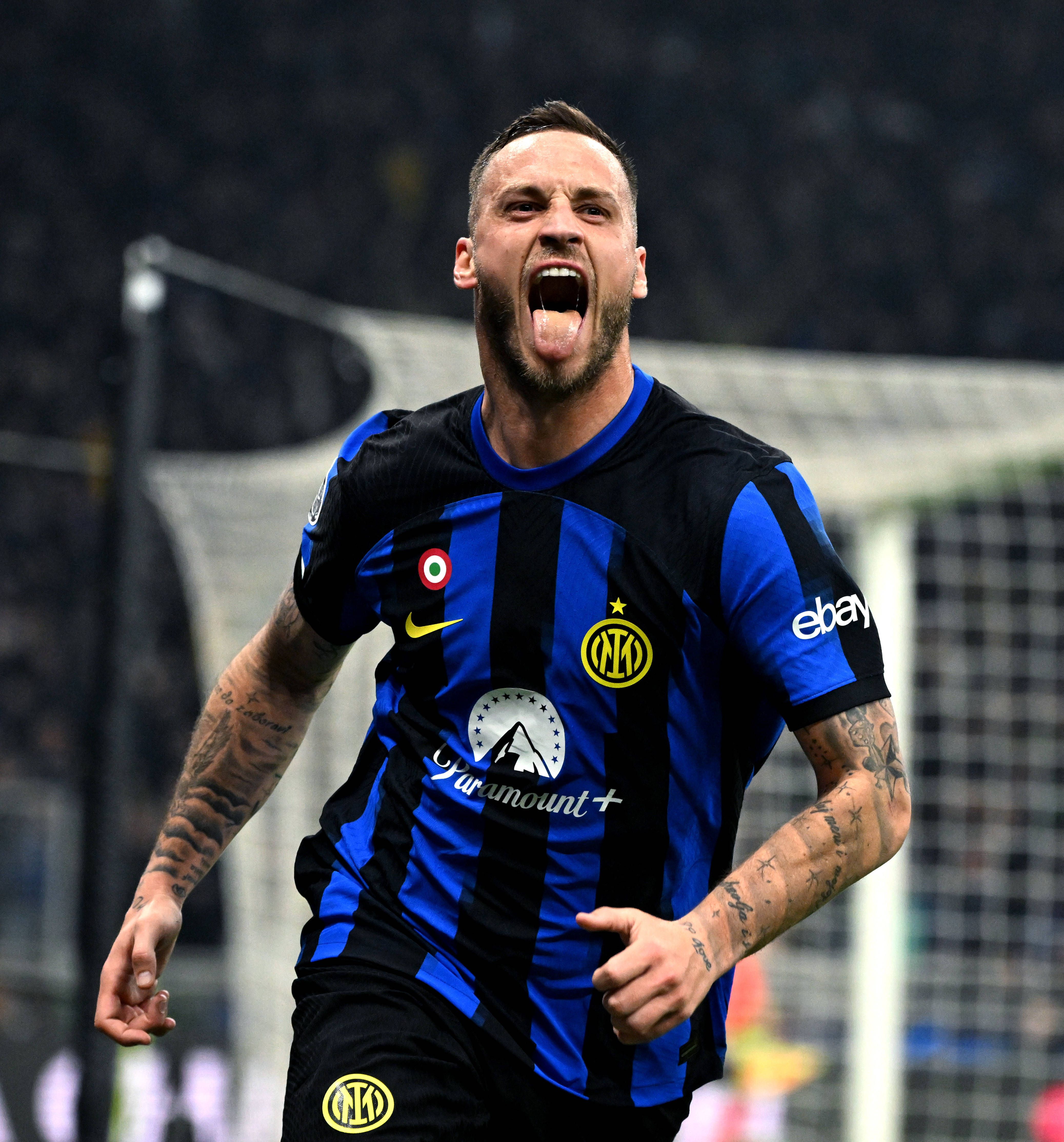 欧冠八强全部出炉，新贵强势晋级引爆热议（欧冠八强尘埃落定，新贵突围引爆话题）