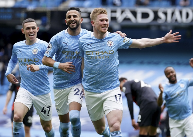 记者：海港对奥斯卡健康状况高度关切，通过多种方式表达慰问（记者：海港对奥斯卡健康深表关切，多途径表达慰问）