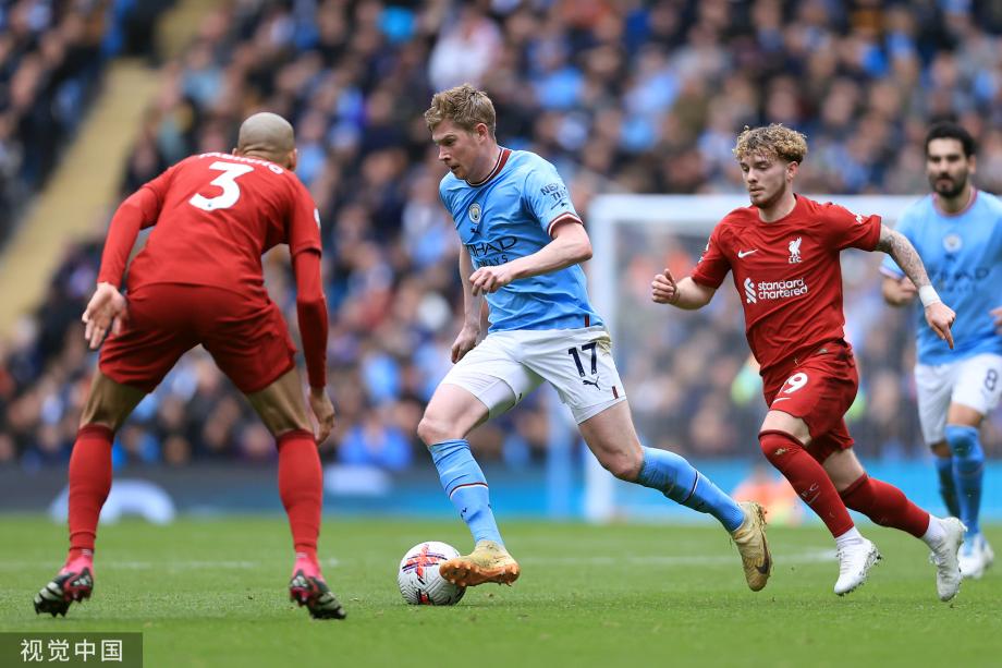 图赫尔：会找阿诺德聊聊，不过夸安萨目前竞争右后卫稍微领先（图赫尔：将与阿诺德沟通，夸安萨在右后卫竞争中略占上风）