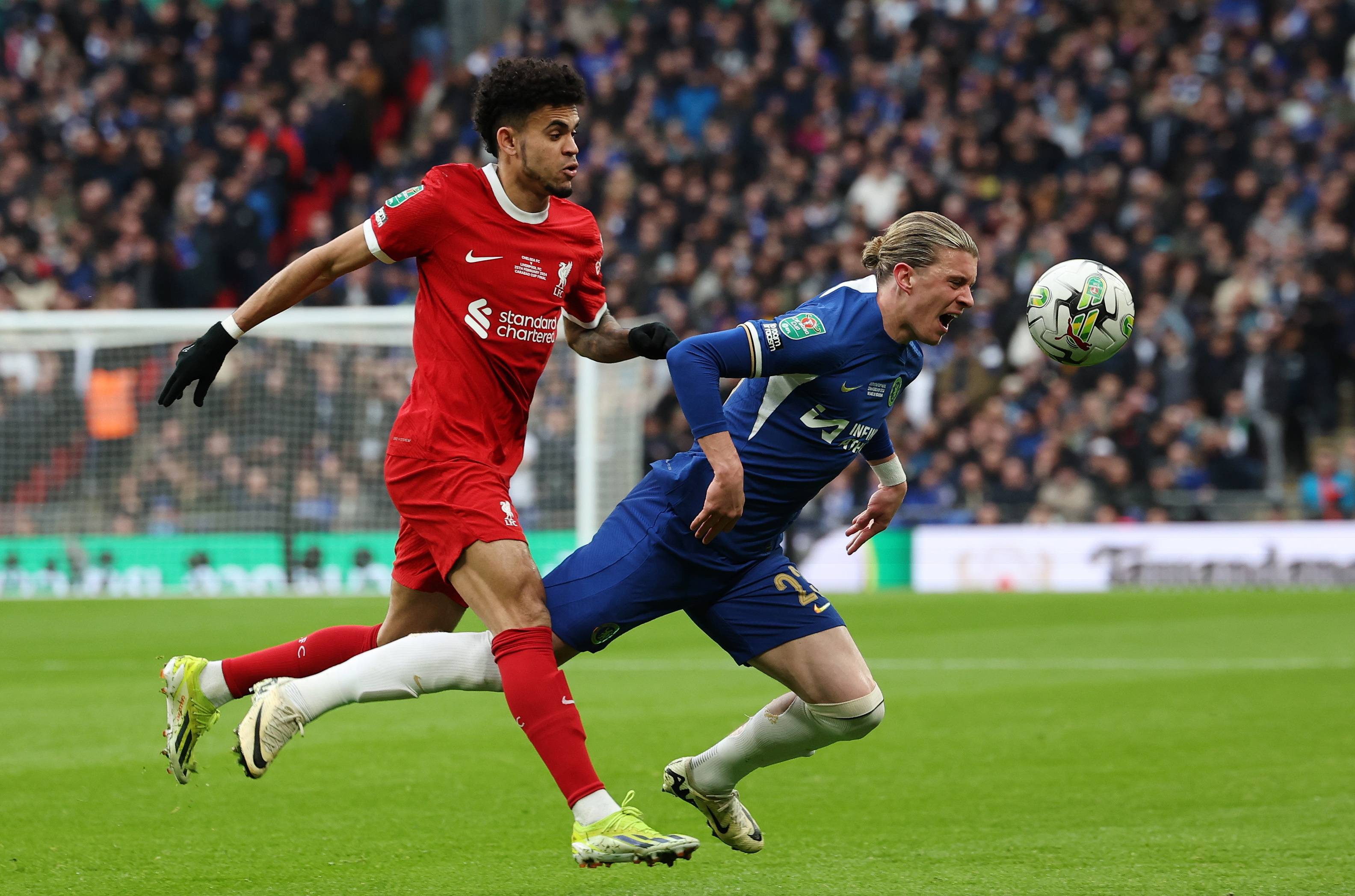 西蒙斯无球可打却成打工人天花板（无球可上场的西蒙斯，却活成了打工人天花板）