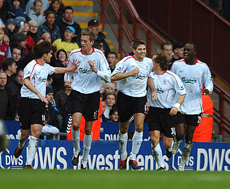 波神&杰伦·约翰逊半场联手31分，得分超全队一半（半场波神与杰伦·约翰逊合砍31分，占球队得分过半）