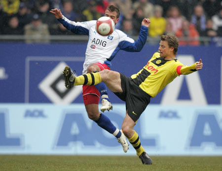 热议U22国足胜韩国：拜合拉木得看怎么用；韩国像大学生队（U22国足击败韩国引热议：拜合拉木用法成焦点，韩国踢得像大学生队）