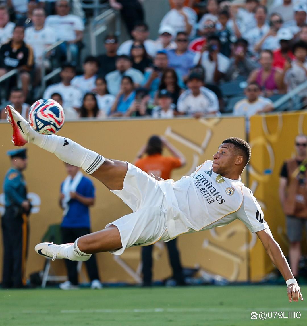 意大利11月名单：多纳鲁马领衔，里奇、斯卡马卡、早安哥回归（意大利11月大名单出炉：多纳鲁马压阵，里奇、斯卡马卡、早安哥重返国家队）