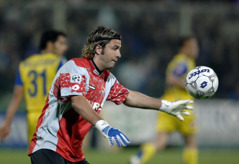 斯洛特帅位悬了？利物浦换帅传闻反转，关键战成救命稻草（斯洛特下课风波生变：利物浦否认换帅，关键一战或成转机）